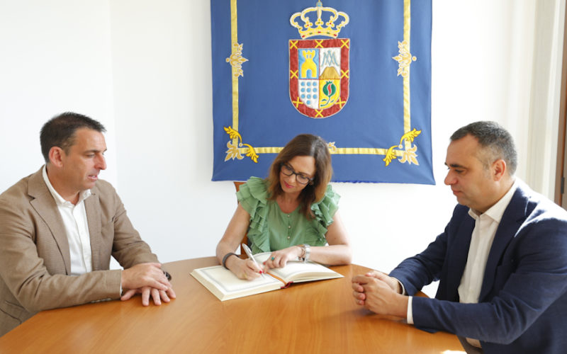 Firmado el convenio para la construcción del nuevo carril bici y peatonal de 1,5 kilómetros en Alhendín