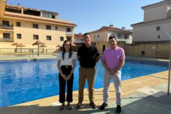 Alhendín estrena la temporada de su piscina municipal y premia el esfuerzo de los estudiantes