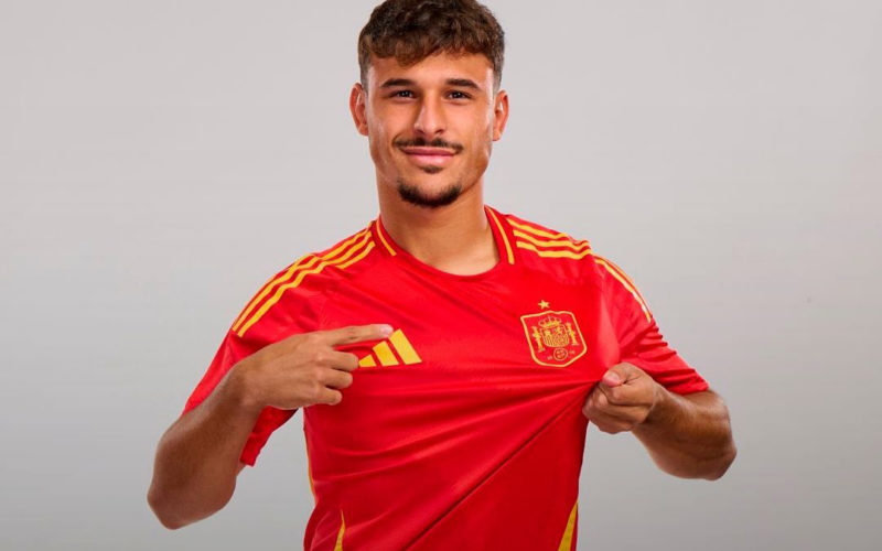 Alhendín felicita a Rodelas por su debut con la selección española sub21