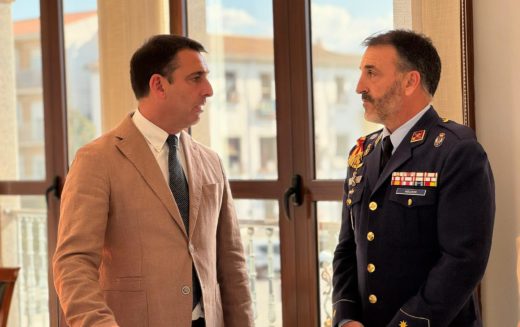 El alcalde de Alhendín recibe al Coronel Jefe de la Base Aérea y Ala 78