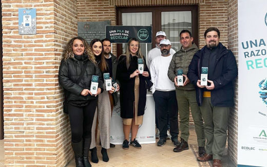 Alhendín fomenta la campaña para reciclar pilas y que ninguna termine donde no debe