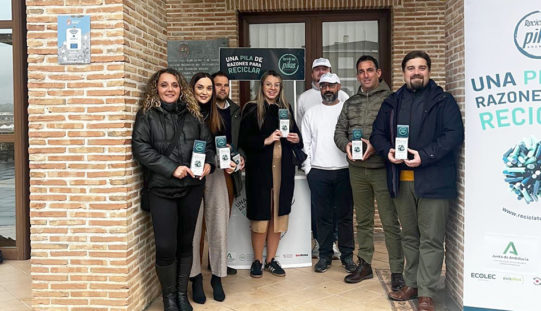 Alhendín fomenta la campaña para reciclar pilas y que ninguna termine donde no debe