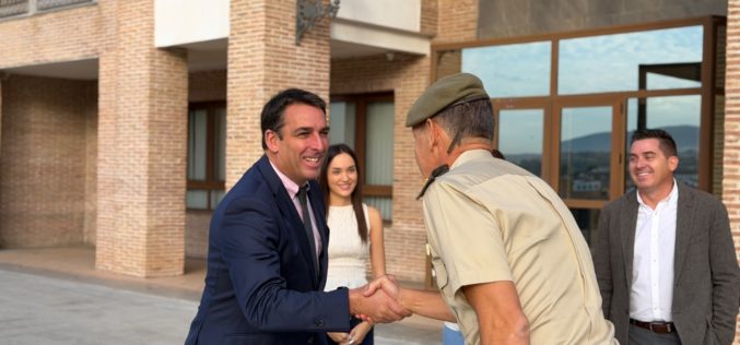 Recibimiento en el Ayuntamiento de Alhendín al subdelegado de Defensa en Granada